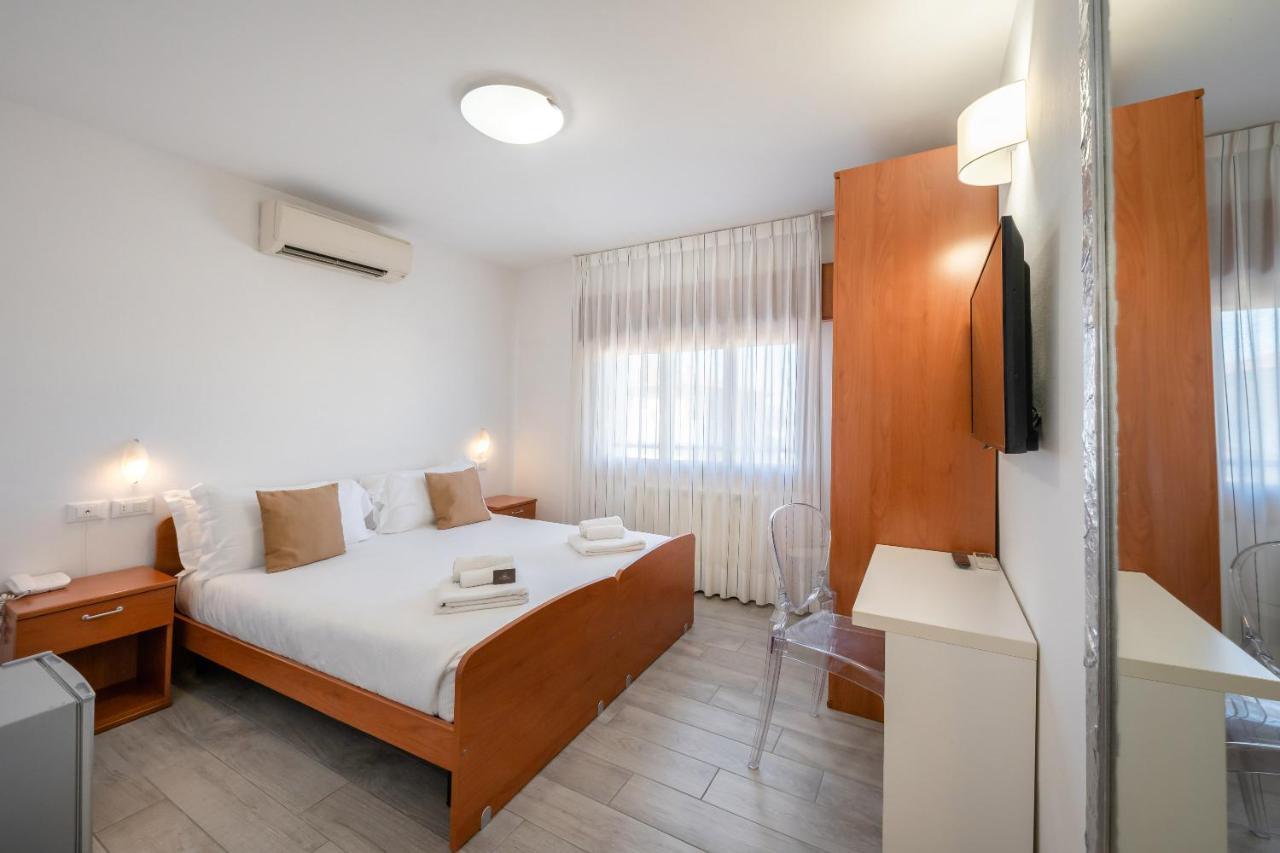 Hotel Tre Rose Caorle Exterior foto